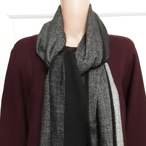 Banana Republic Scarf With Fringe - Picture 7 of 15